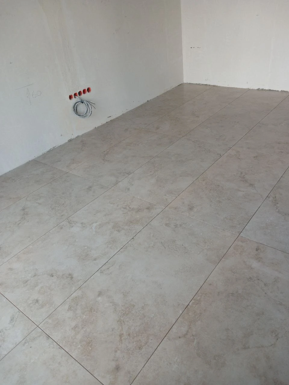 Плитка 1200 на 600 уложенная на пол