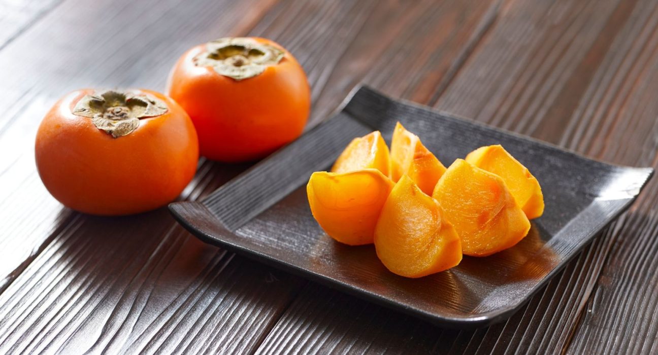 Хурма на столі